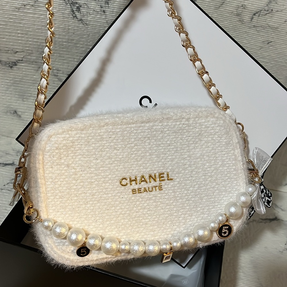 Chanel Beauty Tweed Pouch Converted To Shoulder Bag - Picture 4 of 13